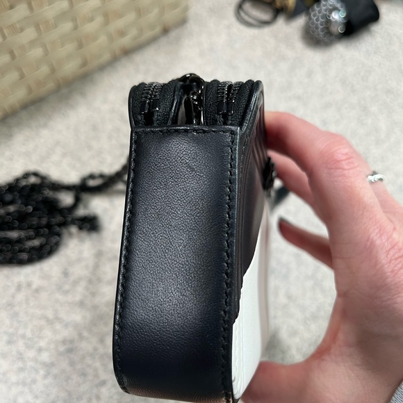 Chanel black/white leather wallet/bag with long chain original packaging - Picture 7 of 13